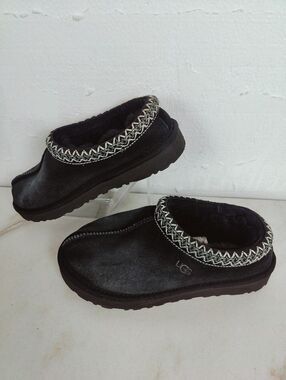 UGG Tasman / Tasman II black suede slip-on slippers